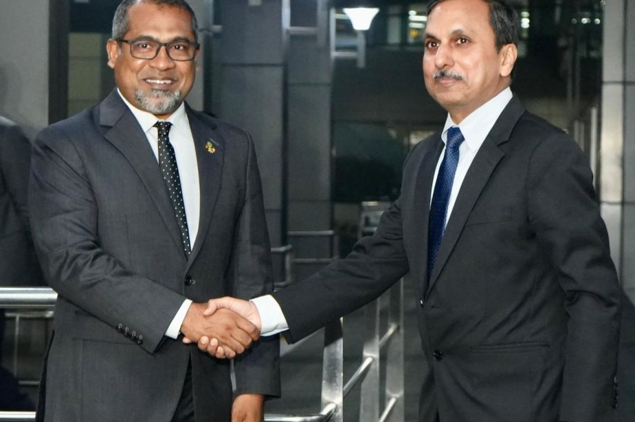 ހާރިޖީ ވަޒީރު ޙަލީލް އިންޑިއާއަށް ވަޑައިގެންފި