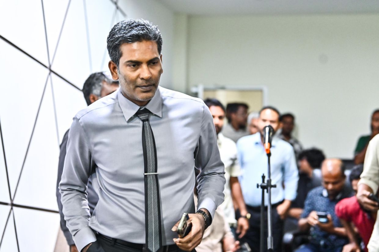 ފަޒުލް ރަޝީދުގެ ގެއިން ފައިސާތަކެއް ފެނިފައިވާއިރު، ރިލެކްސް ފެރީން ފަޒުލް އަތަށް 1.4 މިލިއަން ރުފިޔާ ދިން ކަމަށް ބުނޭ.