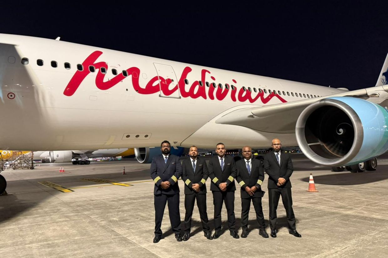 މޯލްޑިވިއަންގެ ބޮޑު ބޯޓު ރާއްޖެ ގެންނަ ޕައިލެޓުންގެ ޓީމް / ފޮޓޯ: މޯލްޑިވިއަން