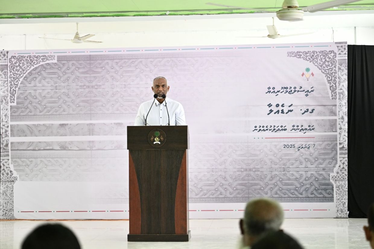 ރައީސް ނަޑެއްލާގެ ރައްޔިތުންނާއި ބައްދަލުކުރެއްވުން/ ފޮޓޯ: ރައީސް އޮފީސް