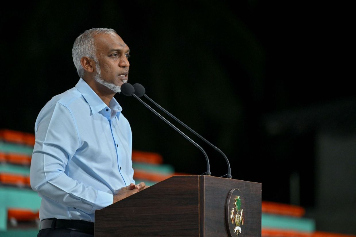 ރައީސުލްޖުމްހޫރިއްޔާ ޑރ. މުޙައްމަދު މުޢިއްޒު ގދ. ފިޔޯރީ ރައްޔިތުންނާ ބައްދަލުކުރެއްވުން. / ފޮޓޯ: ރައީސް އޮފީސް