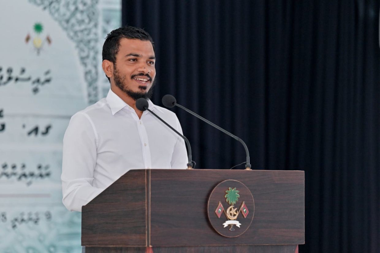 ރައީސުލްޖުމްހޫރިއްޔާ ގއ. ދެއްވަދޫއަށް ކުރެއްވި ދަތުރުފުޅުގައި ގެމަނަފުށި ދާއިރާގެ މެންބަރު އަސަދުﷲ ޝިހާބު ވާހަކަފުޅުދައްކަވަނީ.