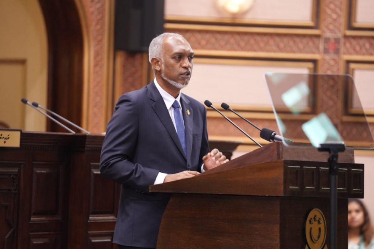 ރައީސް ޑރ. މުޙައްމަދު މުޢިއްޒު މިދިޔަ އަހަރު މަޖިލީހުގައި ރިޔާސީ ބަޔާން އިއްވަނީ. / ފޮޓޯ: މަޖިލިސް