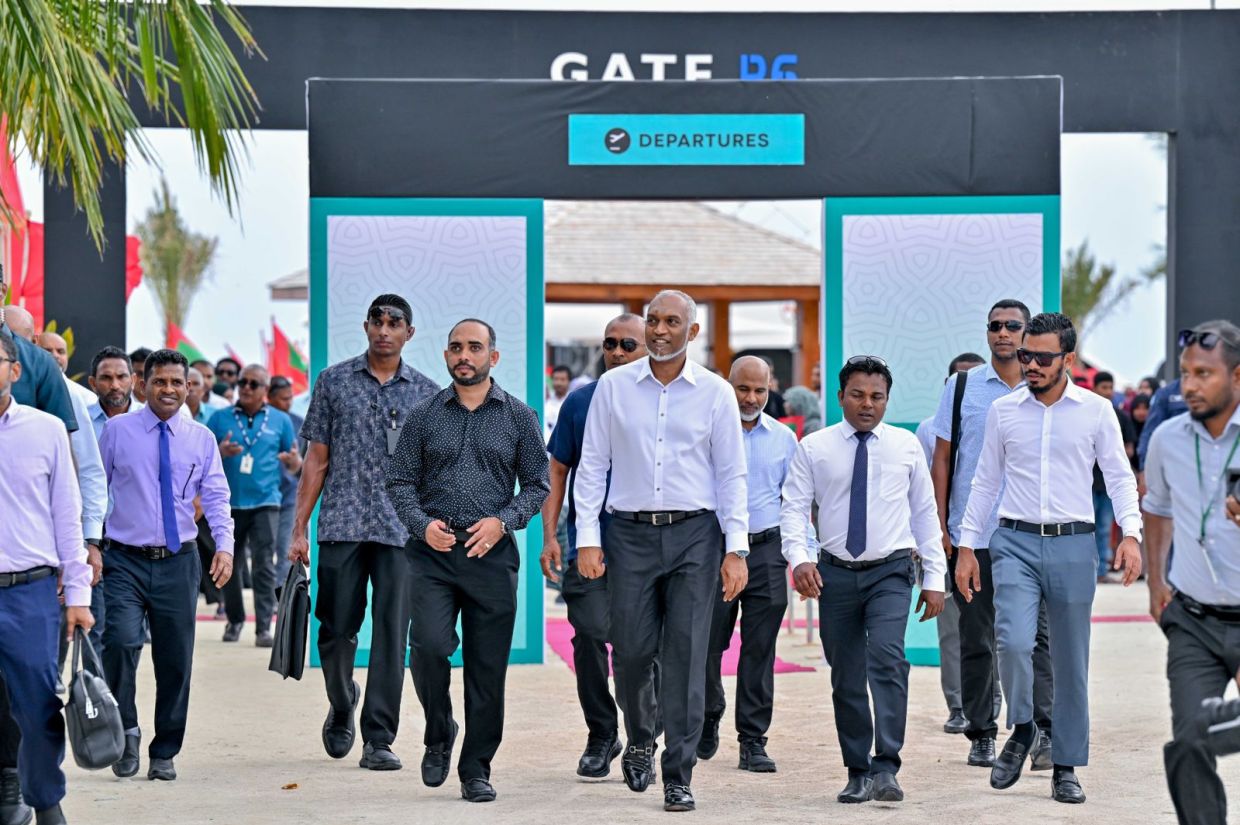 ހުވަދުއަތޮޅަށް ކުރެއްވި ދަތުރުފުޅު ނިންމަވާލެއްވުމަށްފަހު ރައީސް މާލެ ވަޑައިގެންފި