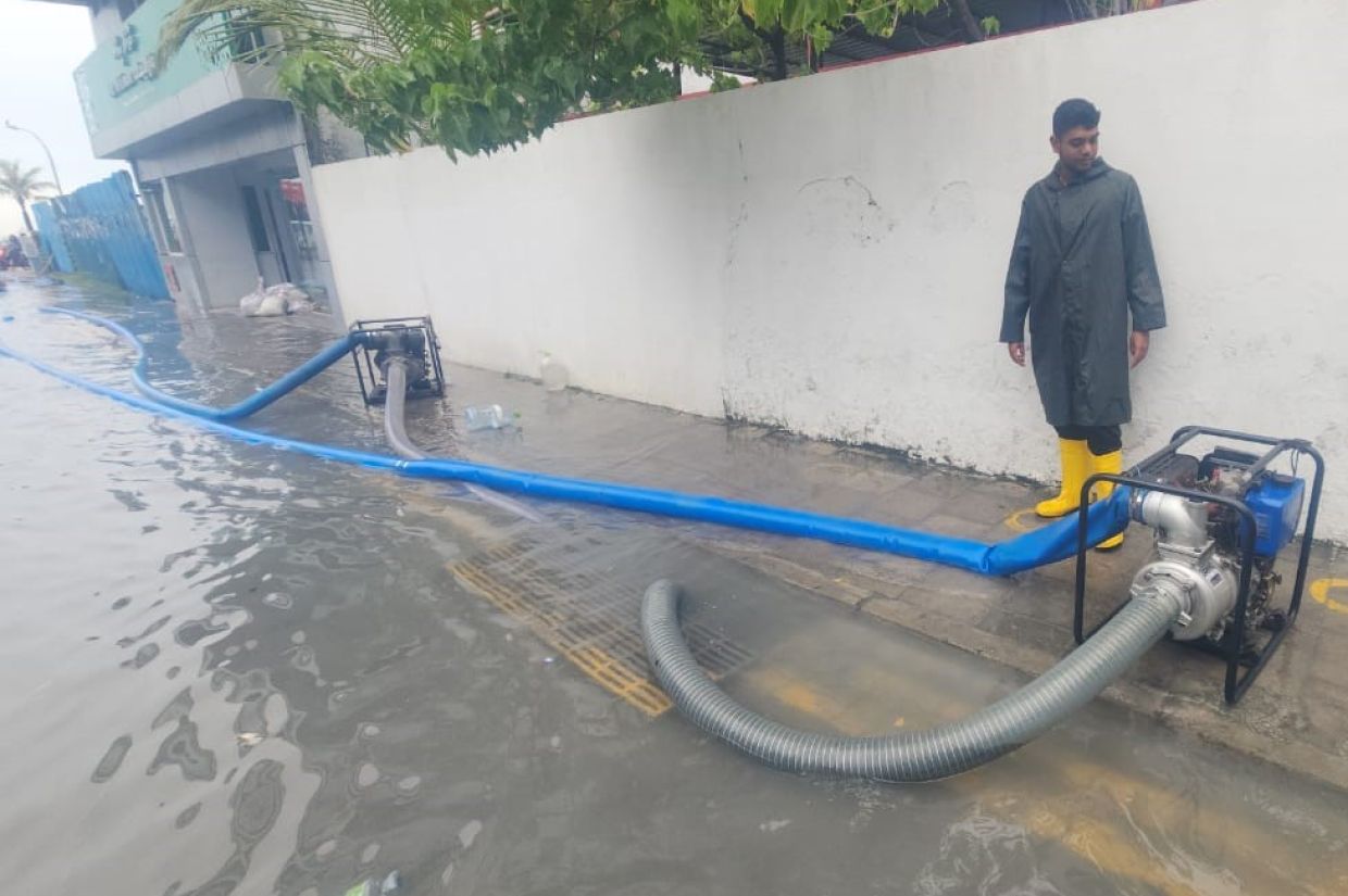 މާލޭގައި ފެންބޮޑުވެ ގެއްލުން ލިބުނު ގޭގެއިން 44 މީހަކަށް ވަގުތީ ހިޔާވަހިކަން ދީފި