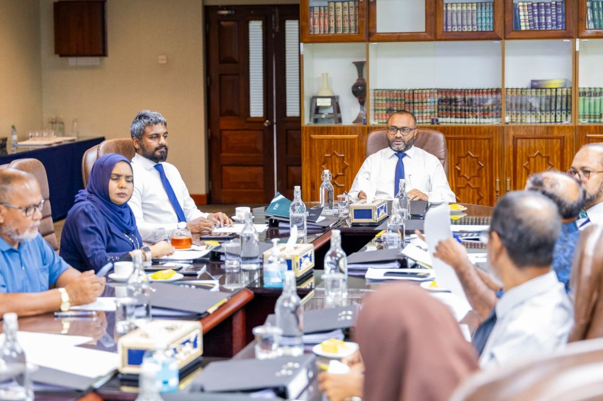 ަޒަކާތު ކައުންސިލްގެ ބައްދަލުވުމެއް ކުރިއަށް ގެންދަނީ. / ފޮޓޯ: މޯލްޑިވްސް ޒަކާތު ހައުސް
