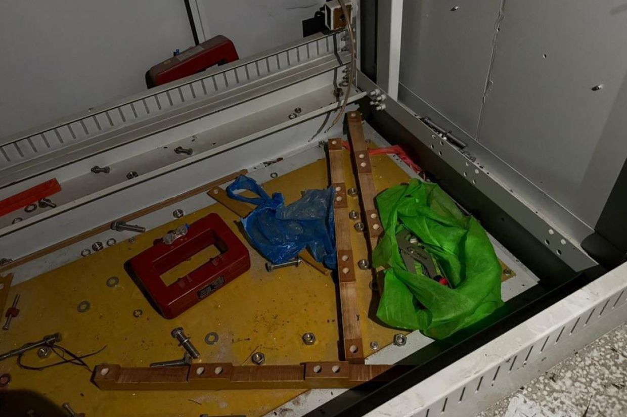 ޓްރާންސްފޯމަރަކުން ވައްކަން ކުރަން އުޅުނު މީހަކު ސްޓެލްކޯގެ މުވައްޒަފުން އަތުލައިގަނެފި