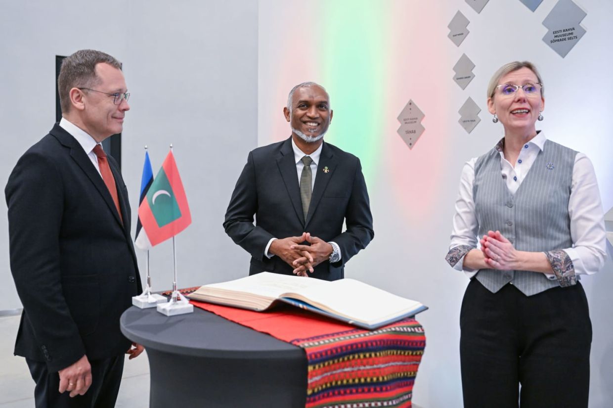 އެސްޓޯނިއާގެ ނެޝަނަލް މިއުޒިއަމަށް ރައީސުލްޖުމްހޫރިއްޔާ ޑރ. މުޢިއްޒު ވަޑައިގެންނެވުން. / ފޮޓޯ: ޚުލާސާ