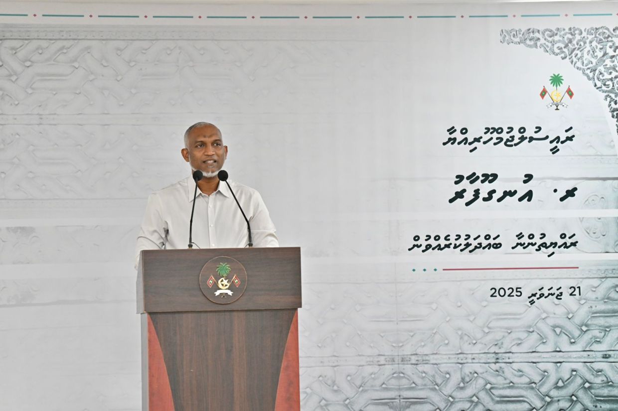 ރައީސުލްޖުމްހޫރިއްޔާ ޑރ. މުޙައްމަދު މުޢިއްޒު އުނގޫފާރުގެ ރައްޔިތުންނާ ބައްދަލުކުރެއްވުން. / ފޮޓޯ: ރައީސް އޮފީސް