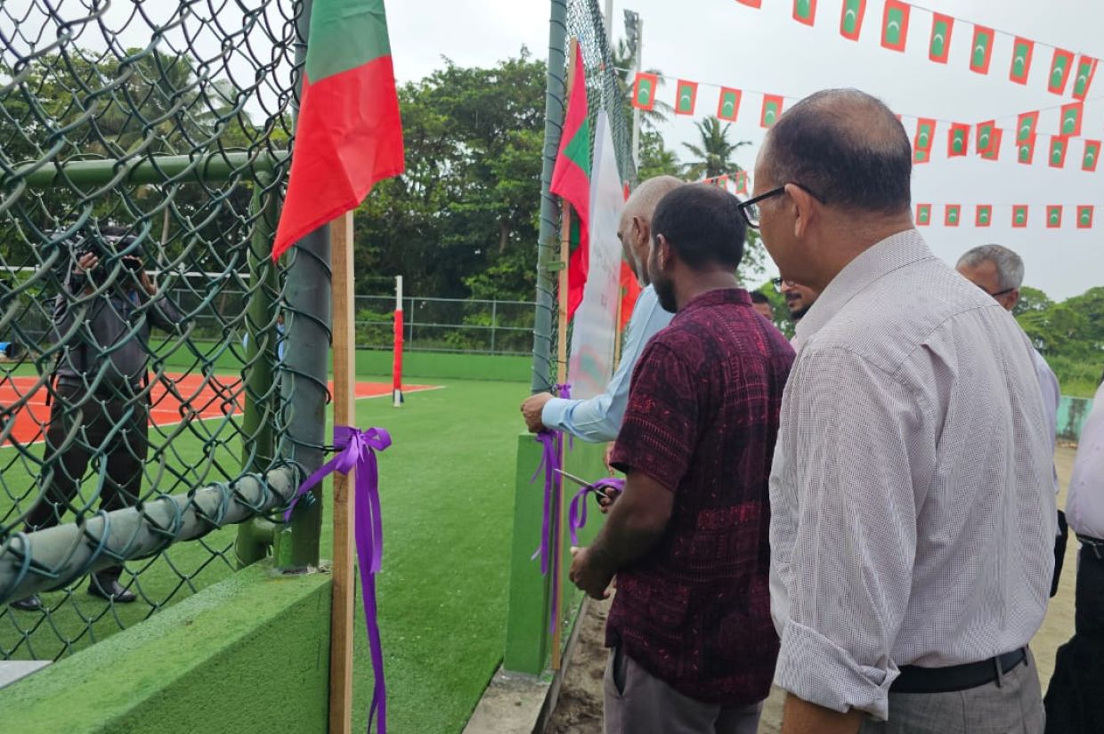 ރައީސް ޑރ. މުޙައްމަދު މުޢިއްޒު އިންނަމާދޫ ވޮލީ ކޯޓް ހުޅުއްވައިދެއްވަނީ / ފޮޓޯ: ޚުލާޞާ.