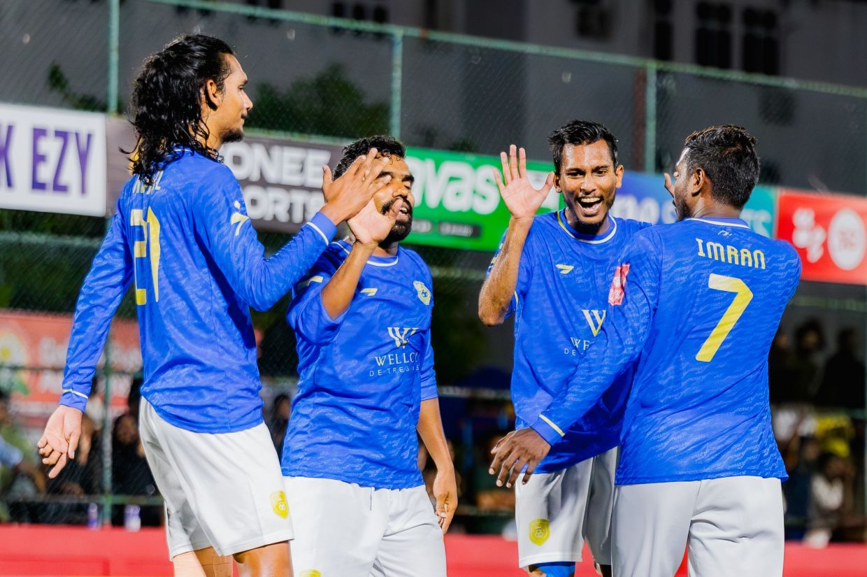 ގއ. ދެއްވަދޫ ޓީމް ގޯލު ޖެހުމަށްފަހު އުފާ ފާޅުކުރަނީ / ފޮޓޯ: ގޯލްޑަން ފުޓްސެލް
