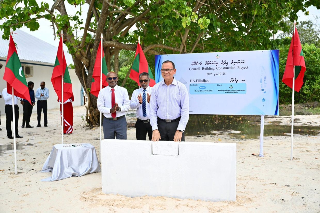 ފިއްލަދޫ ކައުންސިލްގެ އައު ޢިމާރާތުގެ ބިންގާ އެޅުން. / ފޮޓޯ: ރައީސް އޮފީސް