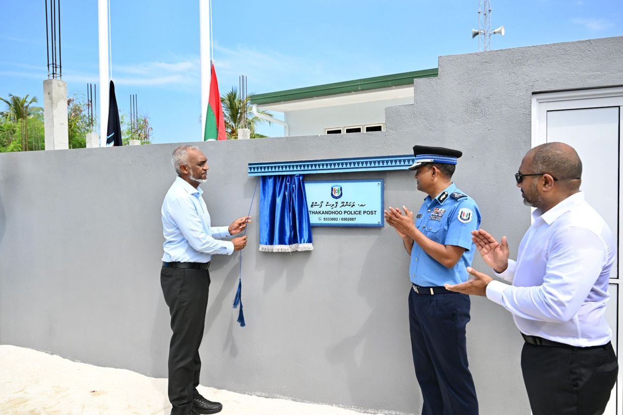 ތަކަންދޫގައި ފުލުހުންގެ މަރުކަޒު ރައީސް ހުޅުވައިދެއްވުން/ ފޮޓޯ: ރައީސް އޮފީސް