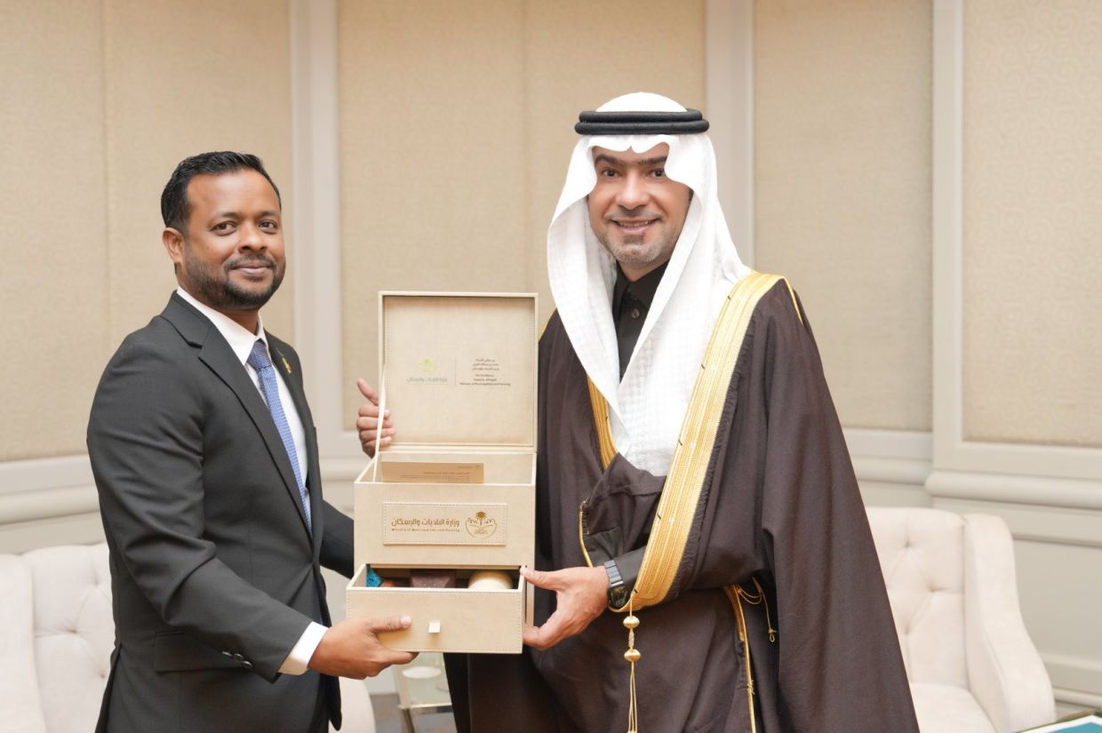 މުއްޠަލިބް، ސައުދީގެ ހައުސިން މިނިސްޓަރާއި ބައްދަލުކުރައްވައިފި