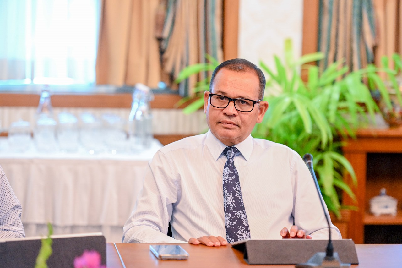 ސިޓީތަކާއި އިދާރީ ދާއިރާތައް ހިންގުމާއި، އާންމު މަސައްކަތްތަކާ ބެހޭ ވަޒީރު އާދަމް ޝަރީފު