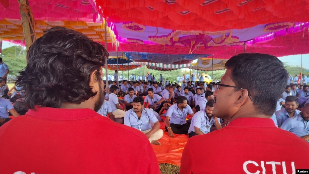 އިންޑިއާގެ ސެމްސަންގް ފެކްޓްރީގެ ހަޅުތާލާއި ގުޅިގެން 104 މުވައްޒަފުން ފުލުހުން ހައްޔަރުކޮށްފި