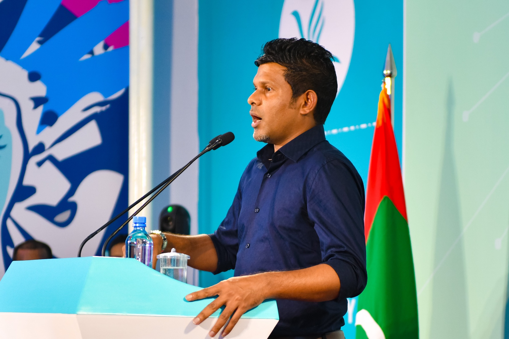ނައިބު ރައީސް ޕީއެންސީގެ ޖަލްސާގައި ވާހަކަފުޅު ދައްކަވަނީ. ފޮޓޯ: ނައުޝަމް ވަހީދު/ޚުލާސާ