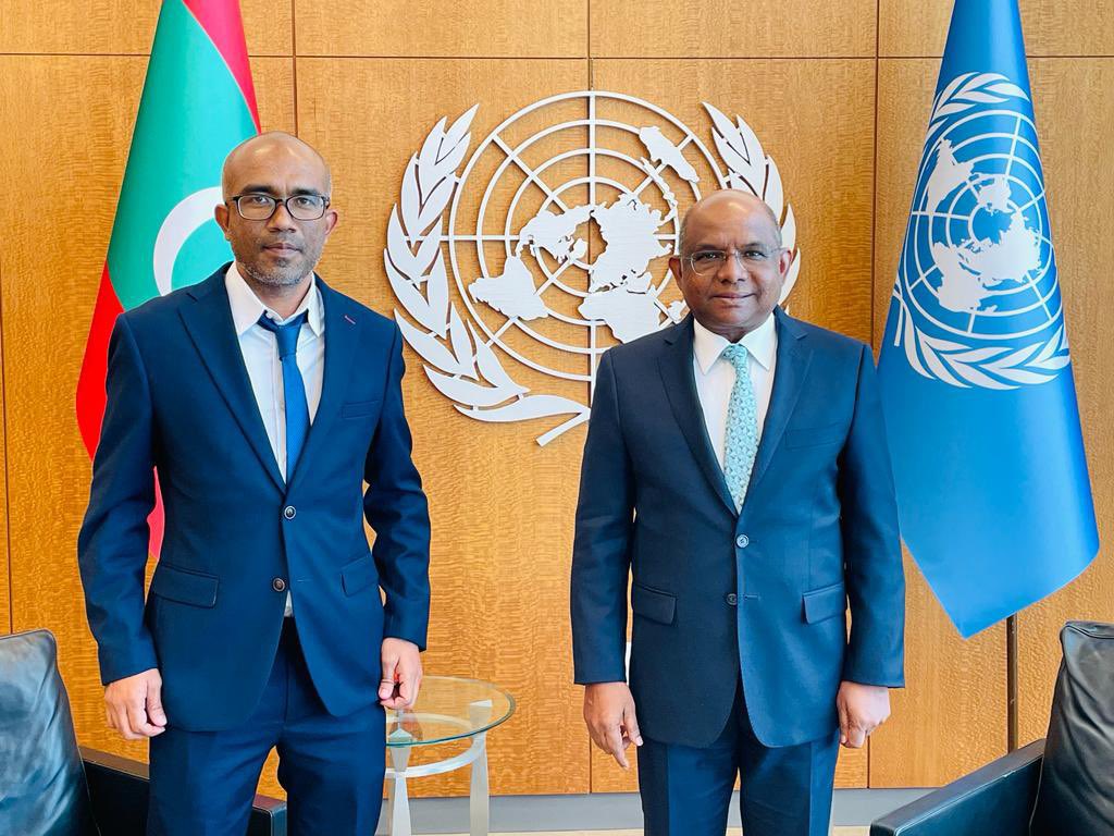 ރައީސް އޮފީހުގެ ކުރީގެ ސީއީއޯ ހާމިދު ޝަފީޢު ޢަބްދުﷲާ ޝާހިދާއެކު