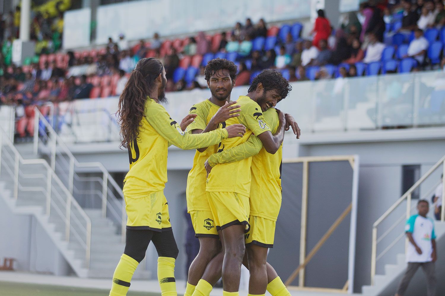 ގޯލު ޖެހުމަށްފަހު ވެލާގެ ކުޅުންތެރިން އުފާ ފާޅުކުރަނީ: ވެލާއިން ތަށި ހޯދީ 5-1 ލަނޑުން އިރުމަތީ އެފްސީ ބަލިކޮށްގެން /ފޮޓޯ: އޭދަފުށި ޓައިމްސް
