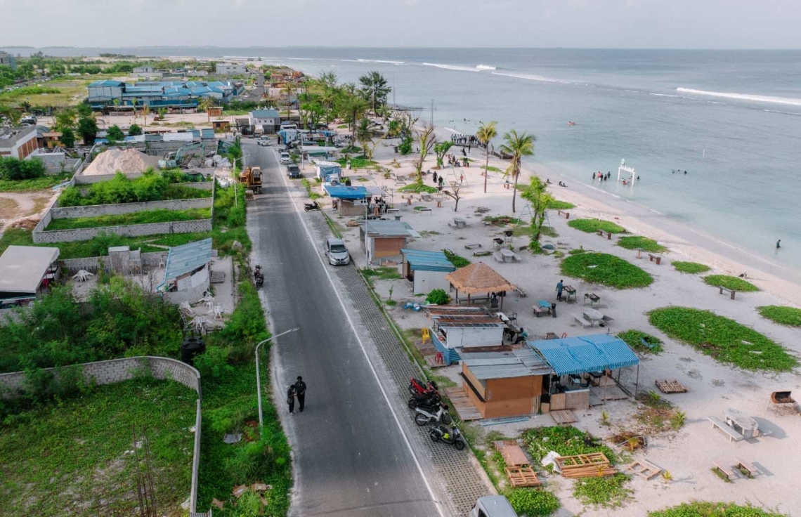 ހުޅުމާލެ ފޭސް 2ގެ ބީޗް ސަރަޙައްދުގައި ހުރި ހަޓުތައް ނަގަން އަންގައިފި