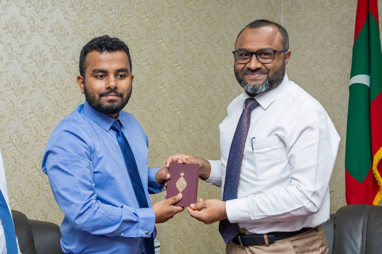 އޯޓިޒަމް ހުއްޓަސް ޤުރުއާން ހިތު ދަސްކޮށްގެން ރަޢީފް ދެއްކީ ނަމުނާއެއް!