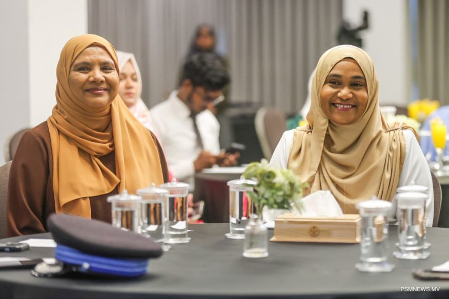 ޟެޑަމް ސާޖިދާ އަދި މިނިސްޓަރ އޮފް ޖެންޑަރ އައިޝަތު ޝިހާމް- ފޮޓޯ: ޕީއެސްއެމް