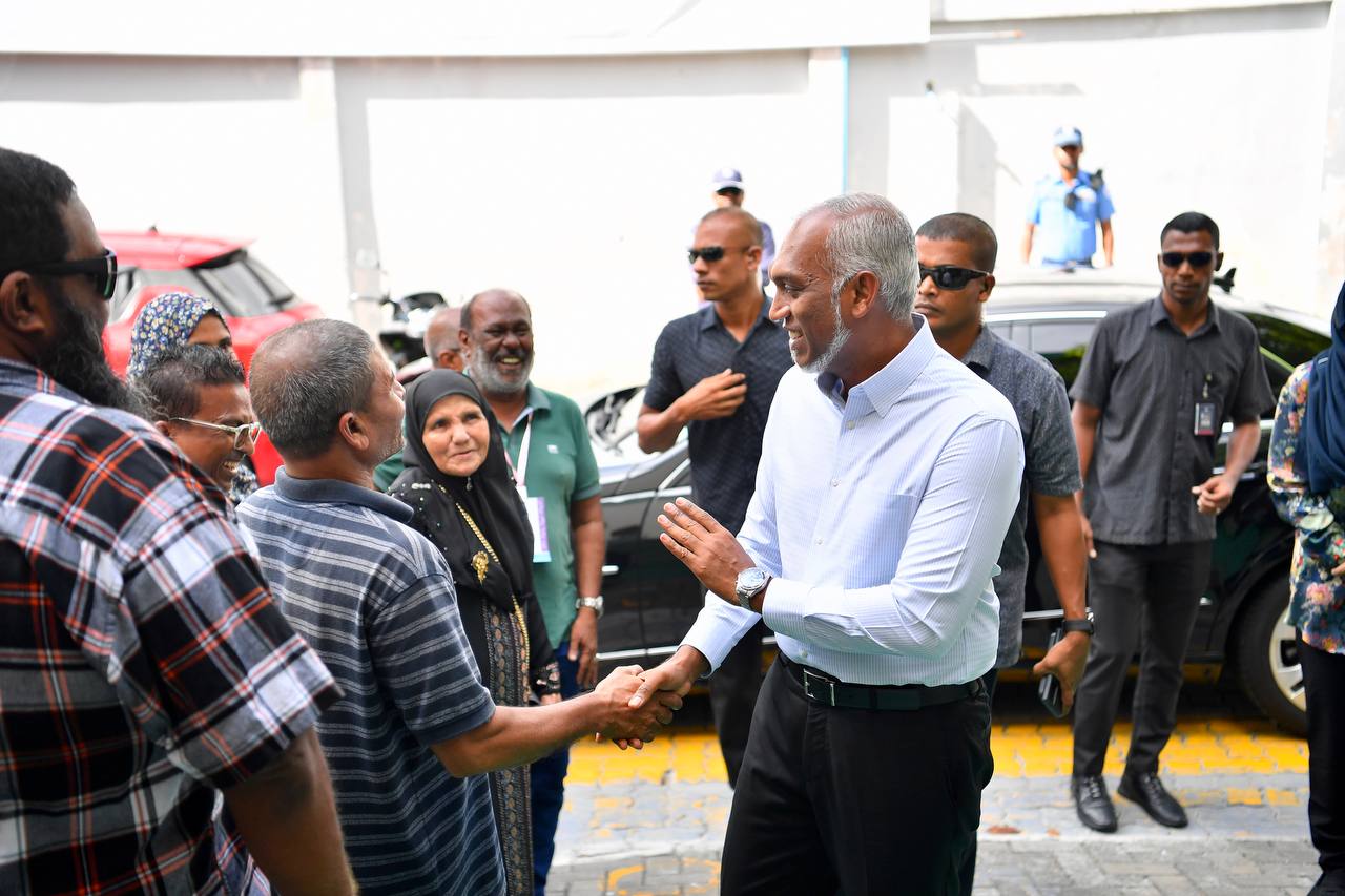 ރައީސުލްޖުމްހޫރިއްޔާ ޑރ. މުޙައްމަދު މުޢިއްޒު