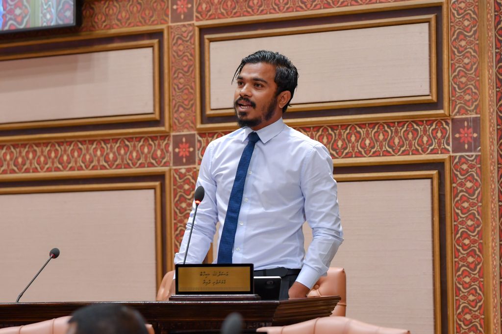 ގެމަނަފުށި ދާއިރާގެ އިއްޒަތްތެރި މެންބަރު، އަސަދުﷲ ޝިހާބު