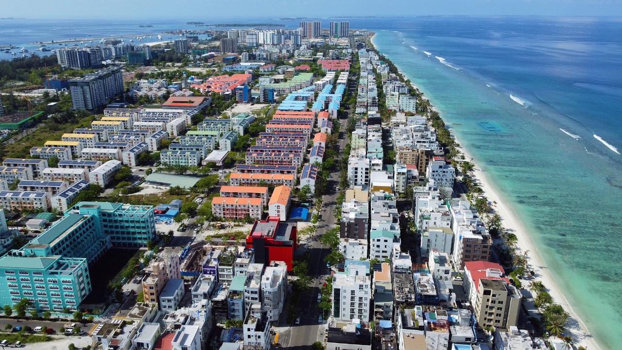 ހުޅުމާލޭގެ ސްޕާއެއްގައި މަސައްކަތް ކުރާ މީހަކަށް ހަމަލާދީ ފޭރިގަނެފި
