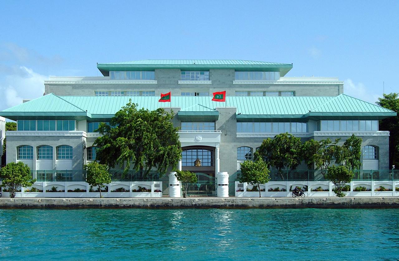 ޕޮޓޯ - ރައީސް އޮފީސް
