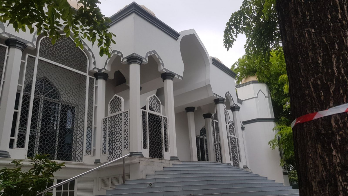 ވިޔަފާރިވެރިންގެ މިސްކިތުން ފެން ކޭސްތަކެއް ވަގަށް ނަގައިފި