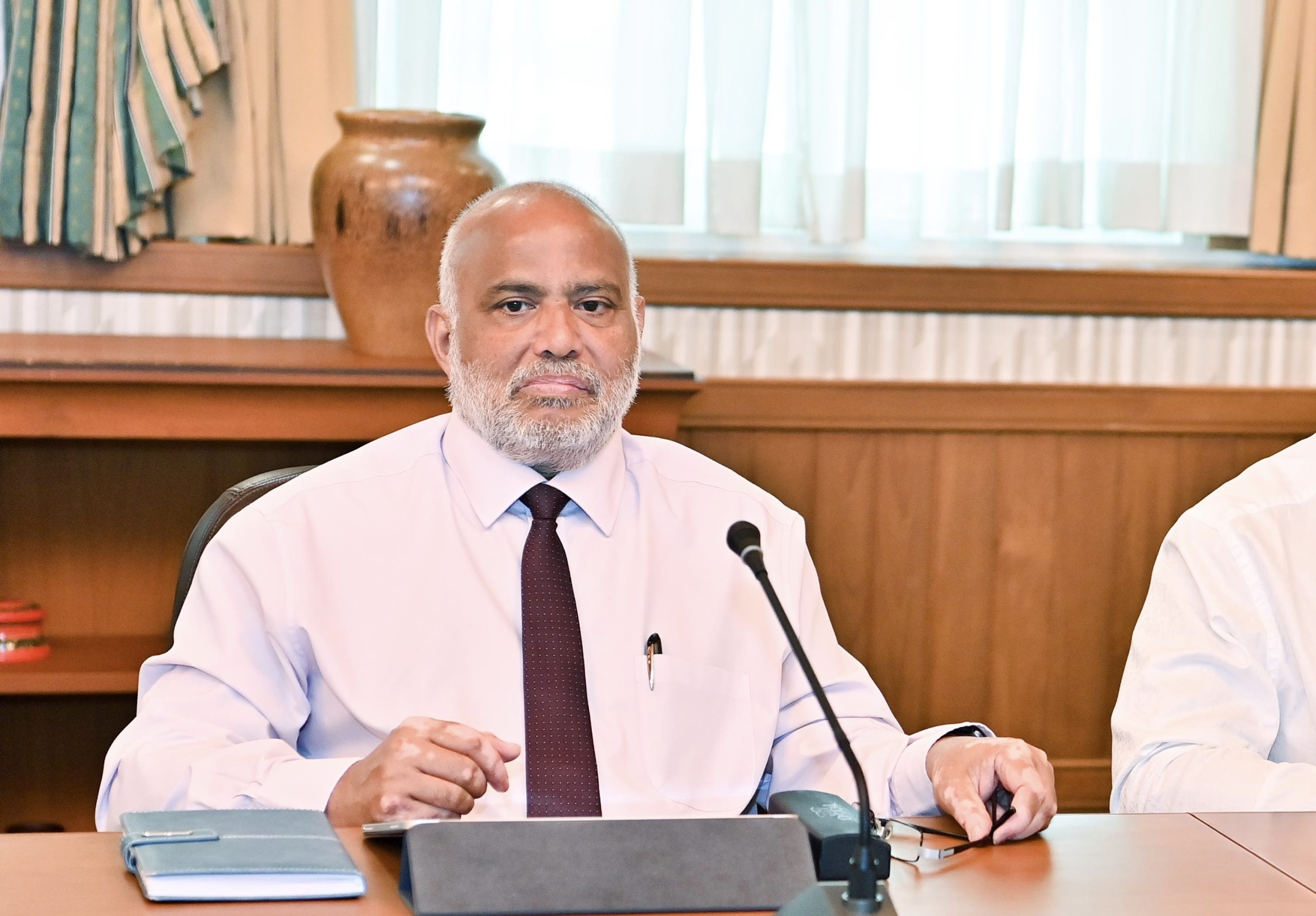 ގެދޮރުވެރިކަމާއި ބިމާއި އުމްރާނީ ތަރައްގީއާބެހޭ ވަޒީރު ޑރ. އަލީ ހައިދަރު