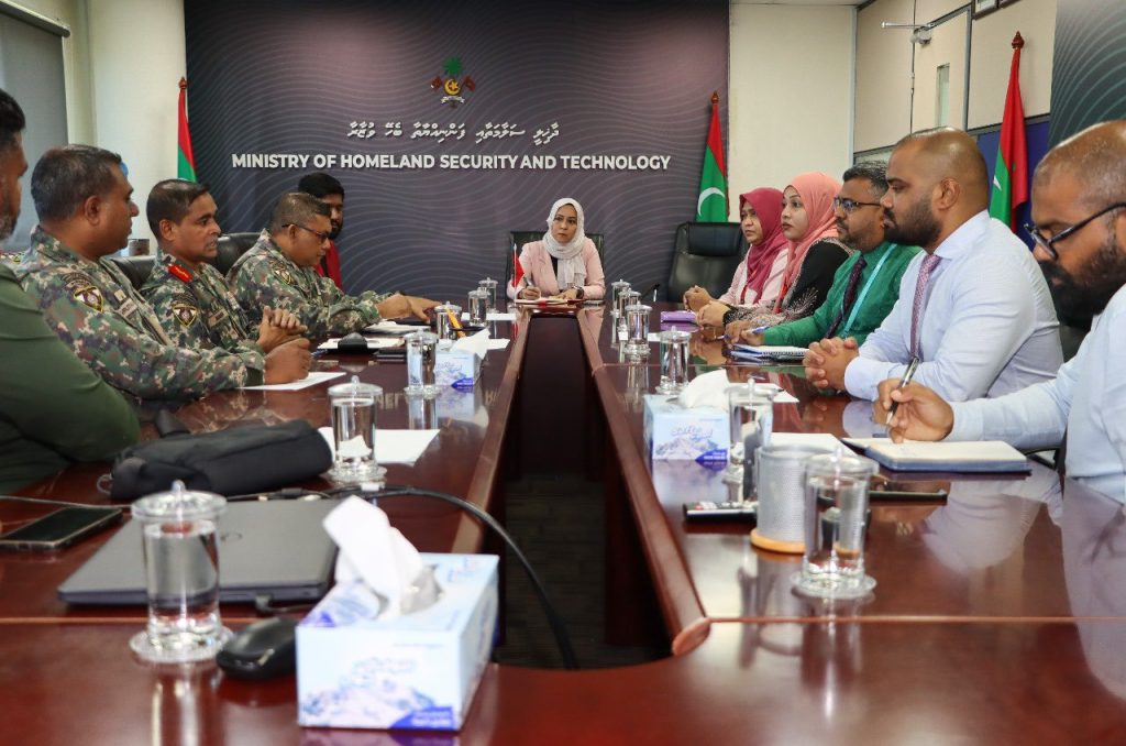 ފޮޓޯ: ދާޚިލީ ސަލާމަތާއި ފަންނިއްޔާތާ ބެހޭ ވުޒާރާ