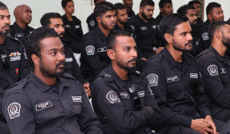 ޖަލު އޮފިސަރުން ހޯދަނީ، މުސާރަ 15،000
