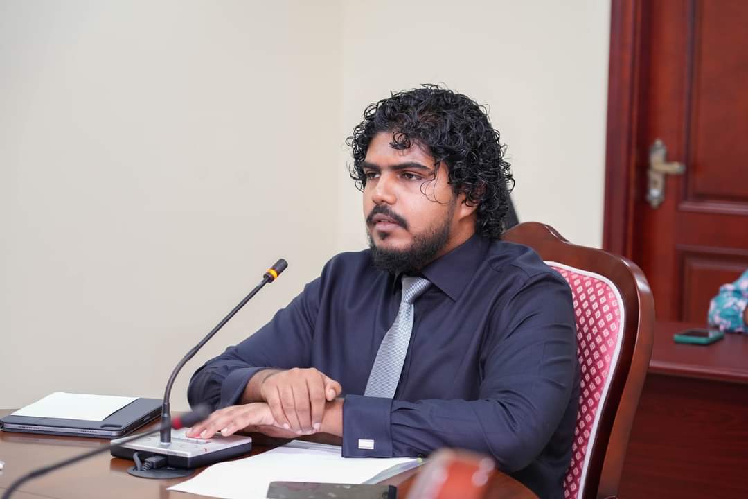 ހިތަދޫ މެދު ދާއިރާގެ އިއްޒަތްތެރި މެންބަރު އަޙްމަދު އަޒާން