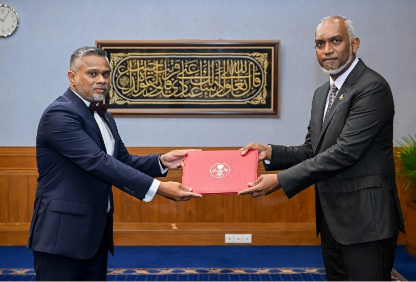 ރައީސް ޑރ. މުހައްމަދު މުއިއްޒުއާއި (ޕީޖީ) އައްބާސް ޝަރީފު