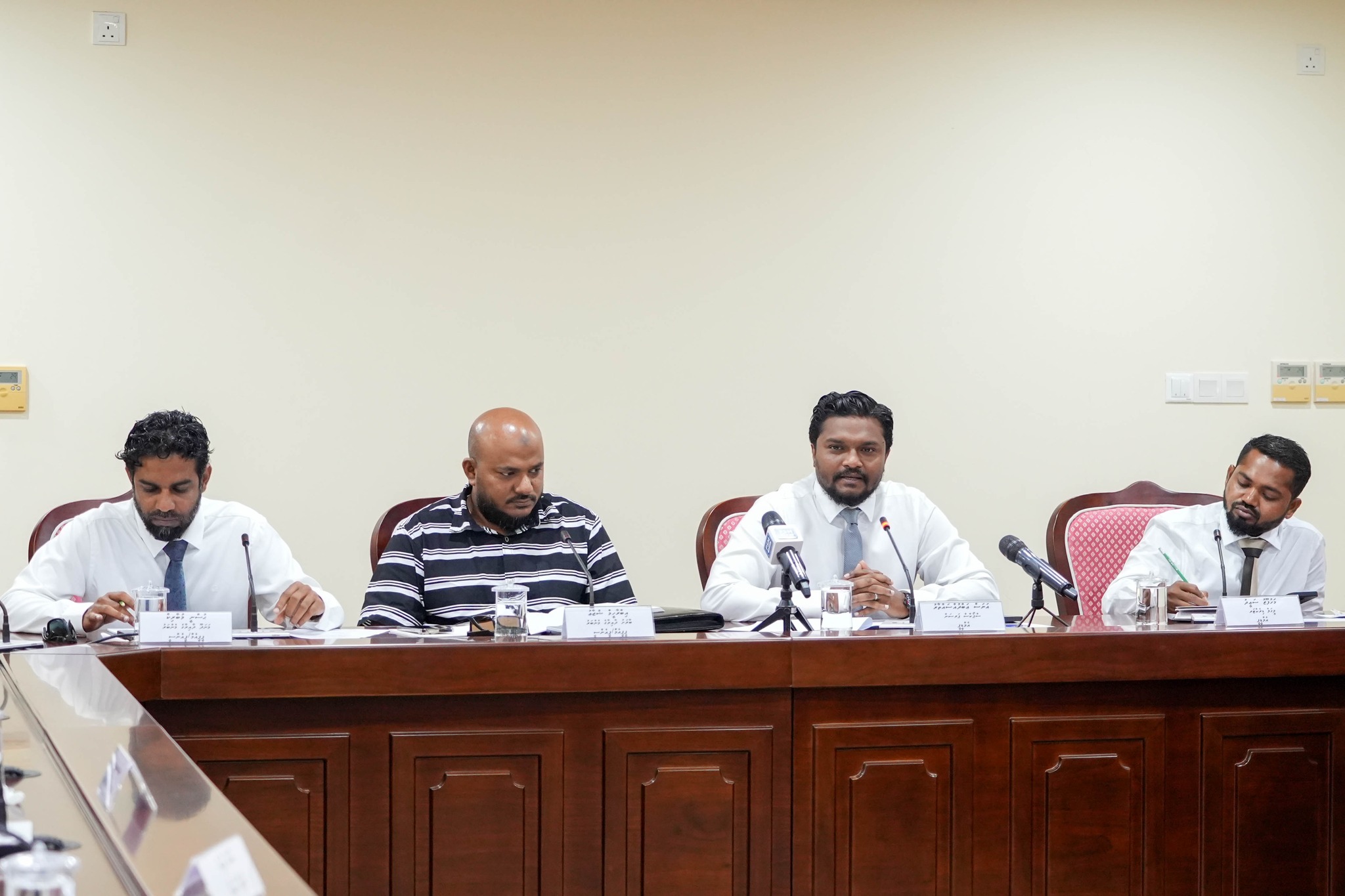 މިއަދު އޮތް މިނިވަން މުއައްސަސާތަކުގެ ކޮމިޓީގެ ބައްދަލުވުމުގެ ތެރެއިން. ފޮޓޯ: މަޖިލިސް