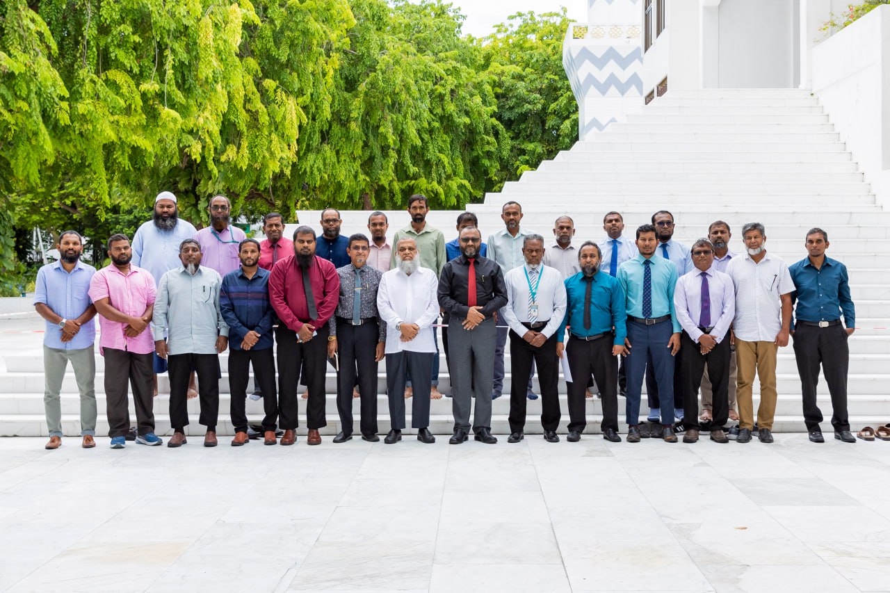ތިންވަނަ ބެޗުގައި ރާއްޖެއިން ބޭރަށްދާ އިމާމުންނާ މިނިސްޓަރ ޝަހީމް ބައްދަލުކުރެއްވުން.