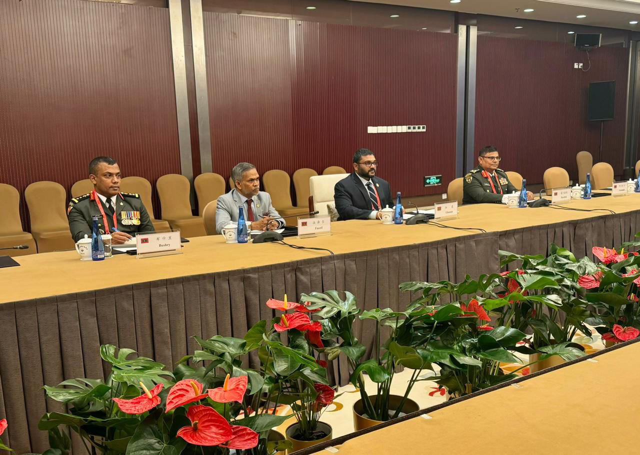 ދިފާޢީ ވަޒީރު މުޙައްމަދު ޣައްސާން މަަޢުމޫން، ޗައިނާގެ ވަޒީރު ޑޮންގް ޖުންއާ ބައްދަލުކުރެއްވުމުގެ ތެރެއިން