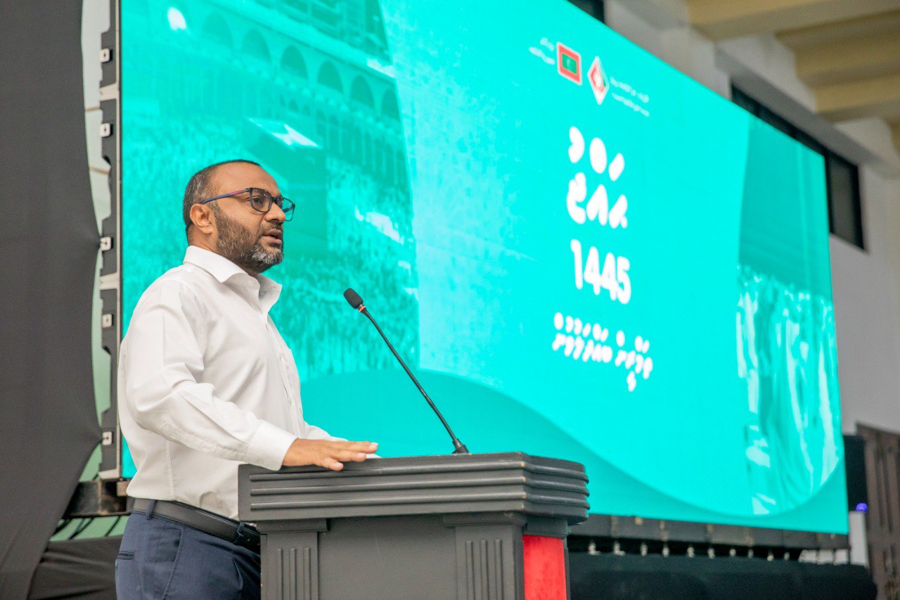 ޙައްޖުވެރިންނަށް ބޭއްވި ތަމްރީނު ބައްދަލުވުމުގައި މިނިސްޓަރ ޝަހީމް ވާހަަކަދައްކަވަނީ.