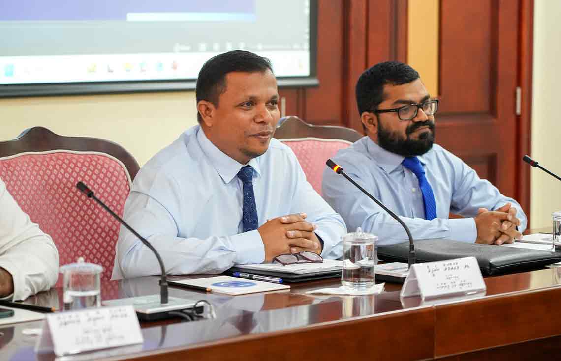 ފިނޭންސް މިނިސްޓަރ ޑރ. މުހައްމަދު ޝަފީގު މާލިއްޔަތު ކޮމިޓީގައި