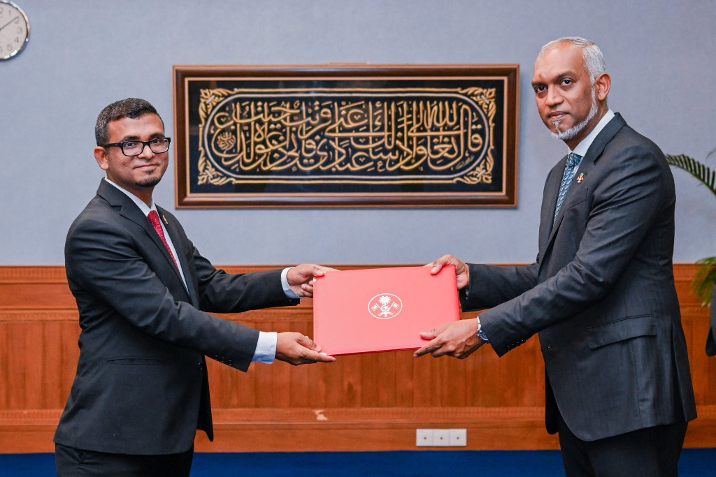 ގަވަރުނަރަކަށް މުނައްވަރު އައްޔަންކުރަން ރުހުން ދޭން ކޮމިޓީން ނިންމައިފި