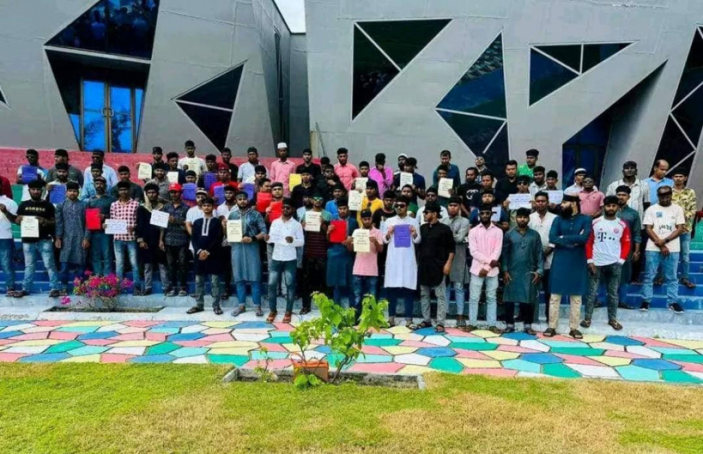 ތިނަދޫގައި މުޒާހަރާކުރި ބިދޭސީން ޑީޕޯޓުކުރާ މައްސަލަ އެޗްއާރުސީއެމް އިން ބަލަން ފަށައިފި