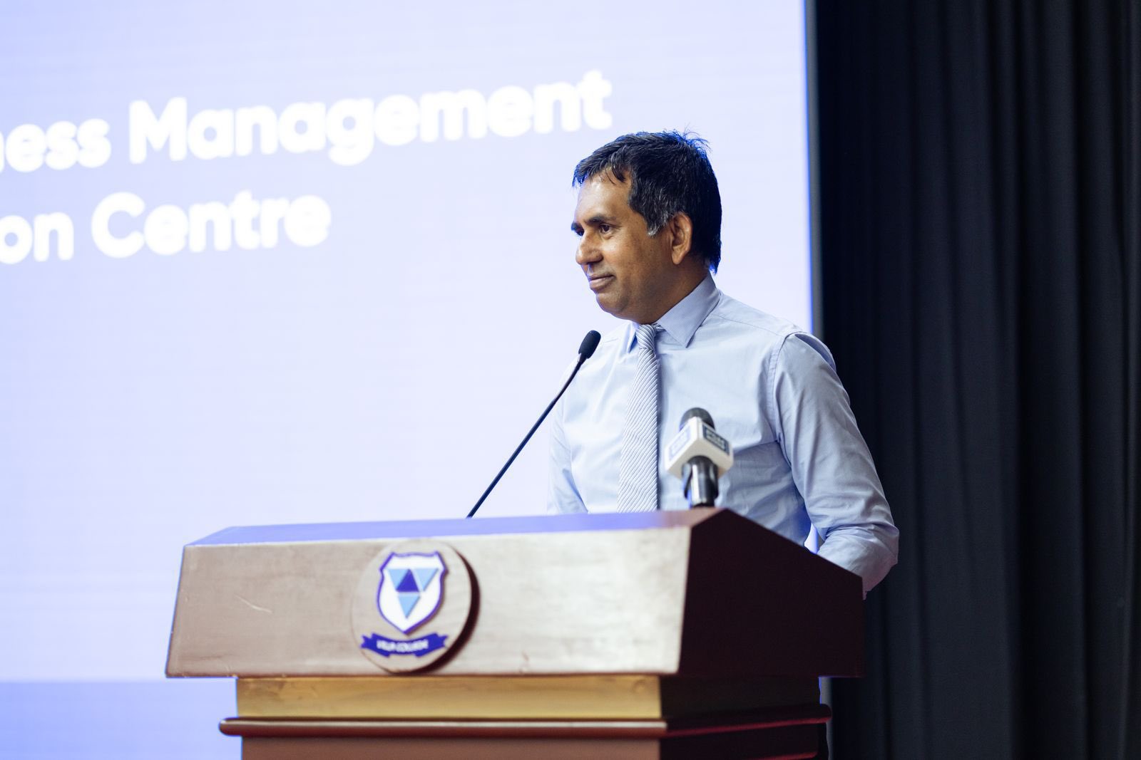 ޤައުމުގެ ދަރަނި އަރަންޏަށް ހެދުމަށް ޒުވާން ސިކުނޑިތައް ބޭނުންވޭ: ސަޢީދު