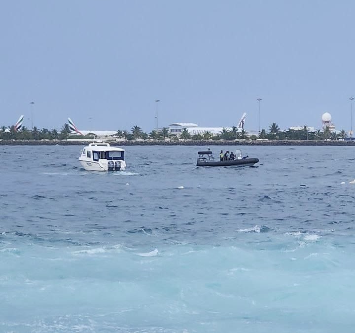 ސިނަމާލެ ބުރިޖު ކައިރިޔަށް ލޯންޗެއް ބަންޑުން ޖަހާލައިފި