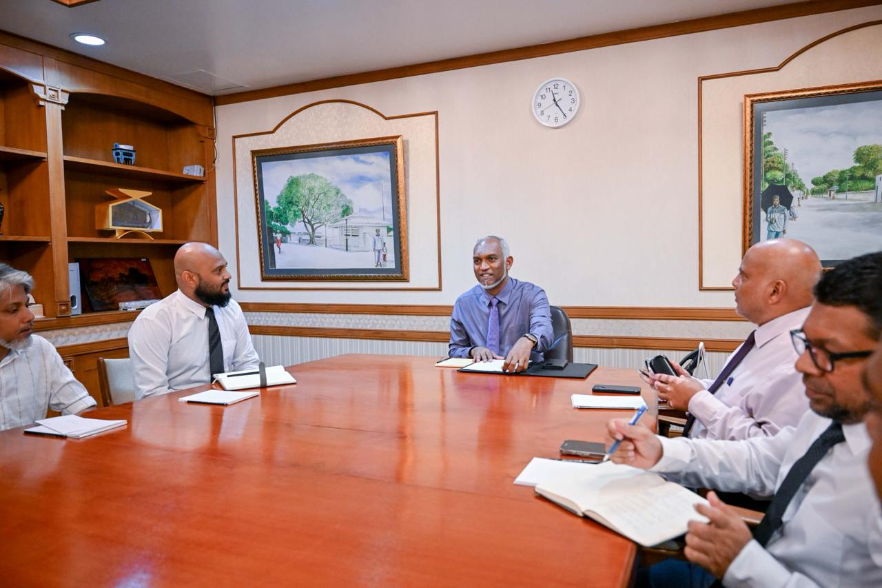 ރައީސް ގެދޮރުވެރިކަމާ ބެހޭ ޖަމްޢިއްޔާތަކާއި އެކު