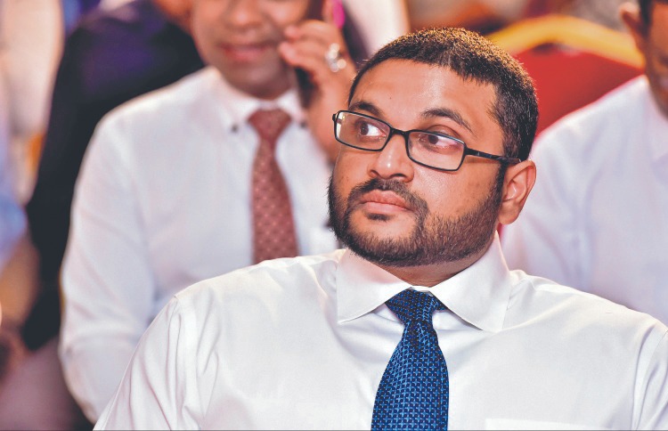 ޑިފެންސް މިނިސްޓަރ މުޙައްމަދު ޣައްސާން މައުމޫން.