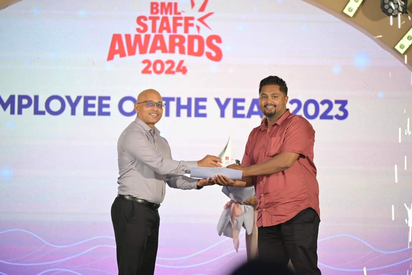 ބީއެމްއެލްގެ ސްޓާފް އެވޯޑް ނައިޓް:- އަހަރުގެ އެންމެ މޮޅު ޚިދުމަތްތެރިޔާގެ ޝަރަފާއިއެކު ޝާއިގް ވިދާލައިފި