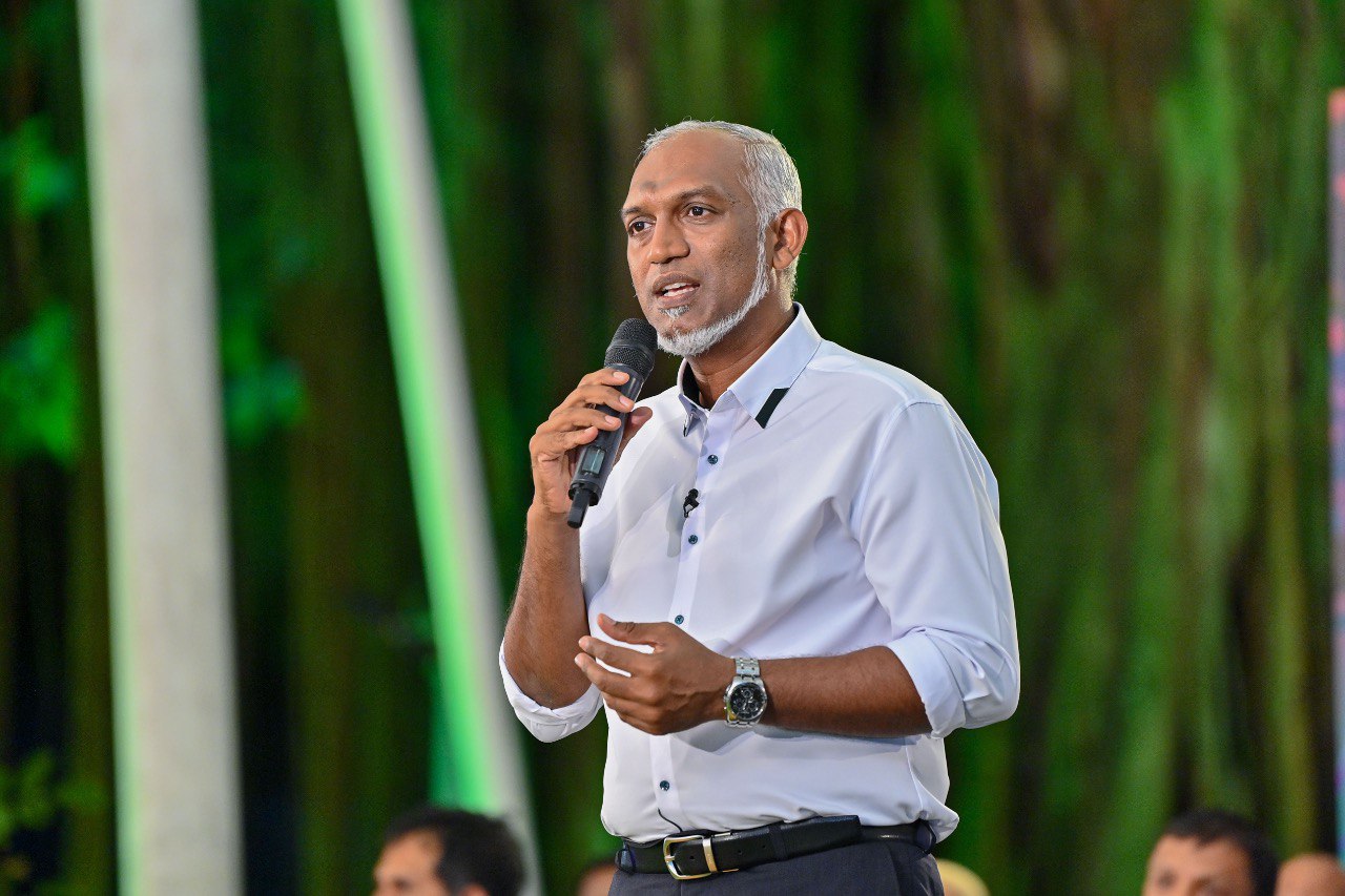 ރައީސުލްޖުމްހޫރިއްޔާ ޑރ. މުޙައްމަދު މުޢިއްޒު