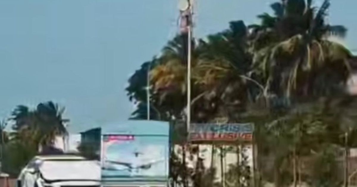 ޕިކަޕަކާއި ކާރެއް އެކްސިޑެންޓެވެ އެކަކުގެ މޫނަށް ބިއްލޫރި!